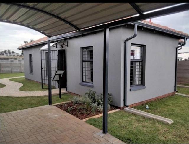 3 BEDROOM HOUSE FOR SALE IN PROTEA GLEN